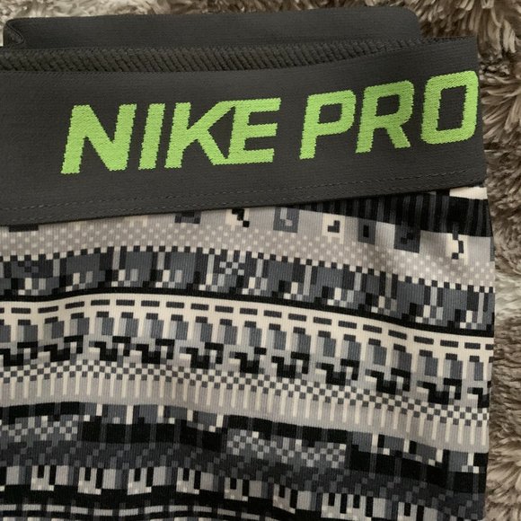 Nike Pro Warm 8 Bit Tight - Picture 8 of 10